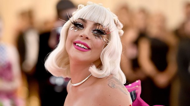 MET Gala 2019: Quand Lady Gaga se change 4 fois sur le tapis rouge et finit en sous-vêtements