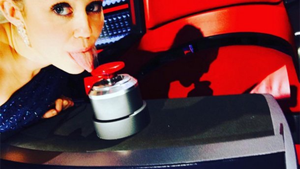 Miley Cyrus rejoint The Voice US!