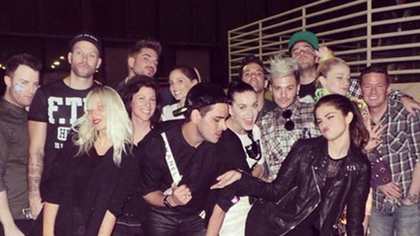 Selena Gomez : avec Katy Perry et Sia au concert de Britney Spears!
