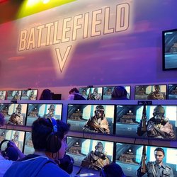 Electronic Arts n'a pas de stand propre cette année ; pour autant il bénéficie d'un joli espace dédié à son Battlefield V sur le stand Xbox. Idem pour Capcom et son Devil May Cry 5 jouable sur le même stand.