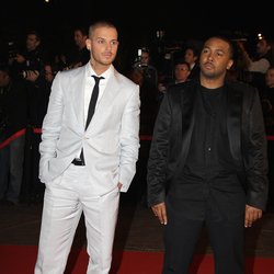 M Pokora lors des NRJ Music Awards accompagné de Sebastian en 2008 