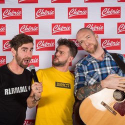 Claudio Capéo prend la pause pour Chérie.