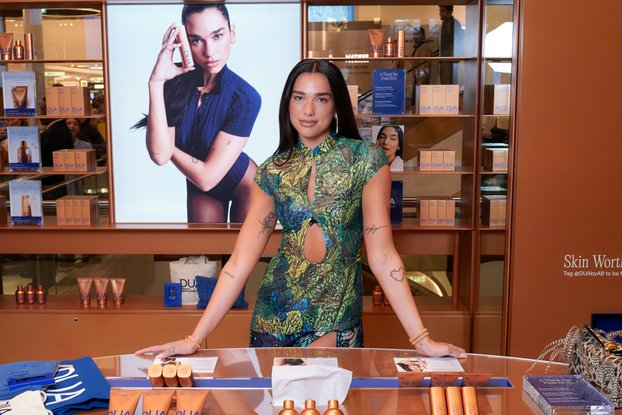 Dua Lipa pour DUA by AB à Londres (2026)
