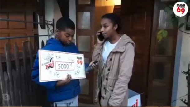 Le livreur NRJ a fait gagner 5000 euros aux auditeurs d'NRJ !