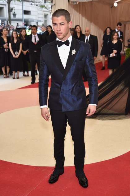 Nick Jonas : le costume est définitivement taillé pour lui