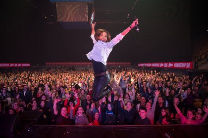 Zazie fait le show sur la scène du Concert privé Pop Love de Trélazé !