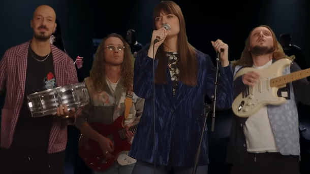 Quand Clara Luciani parodie sa musique "La grenade" avec McFly et Carlito