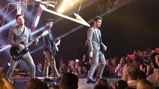 Jonas Brothers interprètent «Only Human»