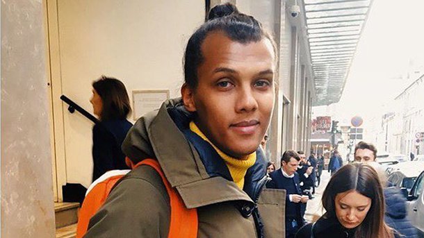 Stromae pose pour la première fois avec son bébé