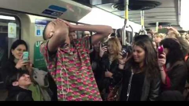 Stromae chante "Formidable" dans le métro canadien !