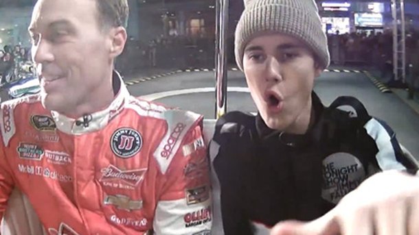 Justin Bieber: il gagne une course de Kart chez Jimmy Fallon!