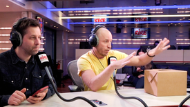 Zack & Stan, les "sales gosses de la magie",  présentent un tour à Jérémy Ferrari : qu'est-ce qu'il y a dans la boite ? Vous allez être étonnés !