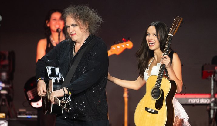 Robert Smith et Olivia Rodrigo, scène Pyramid au Glastonbury, 28 juin 2025