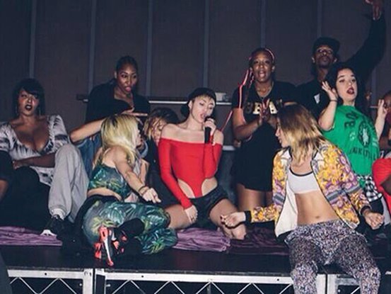 Miley Cyrus: #bangerztour2014 