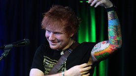 Ed Sheeran aurait déjà prévu des tatouages pour la naissance de ses enfants !
