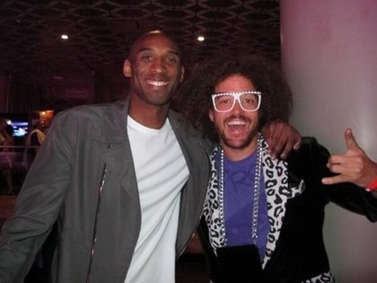 LMFAO : "#Lakers soirée de charitée avec @RedFoo et @Kobebryant bébé !!"