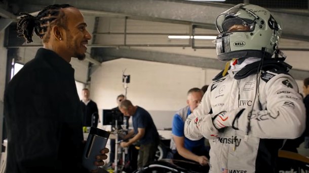 Brad Pitt et Lewis Hamilton dans les coulisses du film "F1"