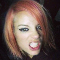 Lily Allen: Pink hurr dun care