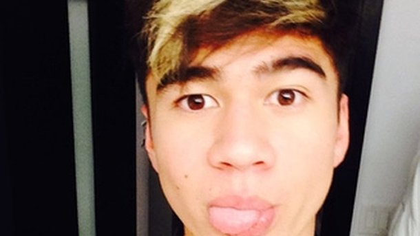 5SOS : Calum Hood passe au blond !