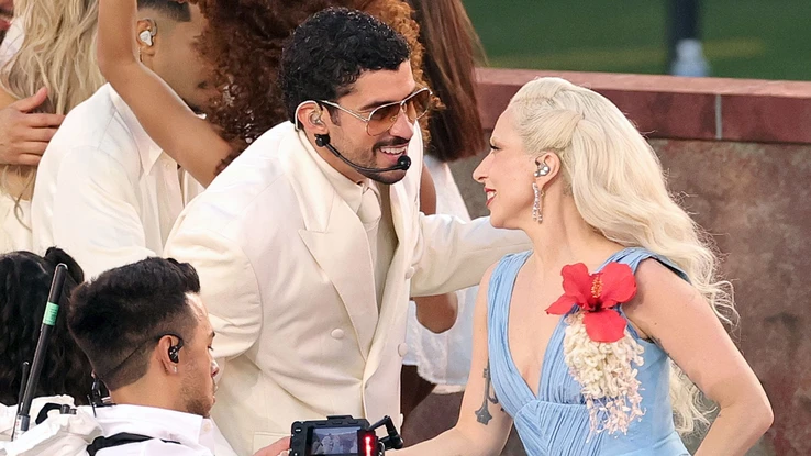 Bad Bunny et Lady Gaga, durant le Super Bowl LX Halftime Show au Levi's Stadium, 8 février 2026, à Santa Clara