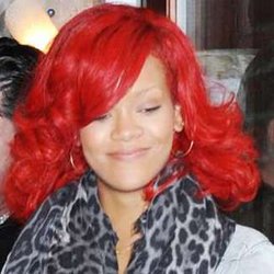 Rihanna les cheveux longs !