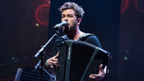 De Claudio Capéo à Bruno Mars : zoom sur ces chanteurs multi-instrumentistes