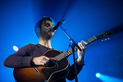 Jérémy Frérot offre un moment plein d'émotions à son public lors du Concert privé Pop Love de Trélazé.