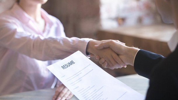 Le Top du Réveil Chérie : Pour trouver un job, envoyez votre CV le mardi !