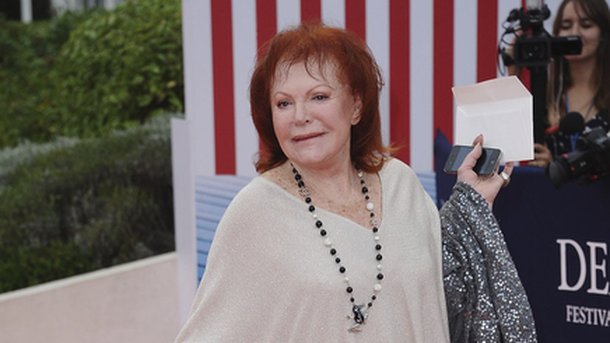 À 85 ans, Régine revient sur scène!