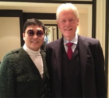 Psy: Je viens de rencontrer le plus grand saxophoniste de la planète...Président Clinton !