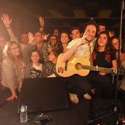 Vianney et son public lors de son Concert privé Pop Love