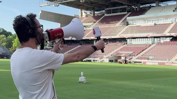 Manu hurle en pleine milieu du Stade Saint-Symphorien à Metz ! 📣