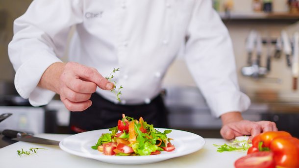 Les infos du Réveil Chérie : un cuisinier révèle une astuce hyper pratique pour réduire notre facture alimentaire de moitié