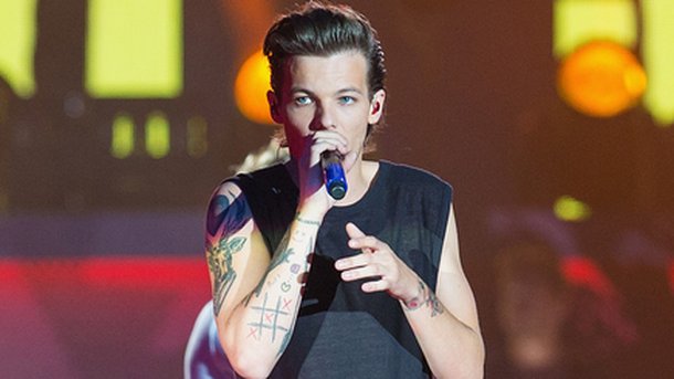 Louis Tomlinson : sa famille et la mère de son futur bébé le soutiennent!