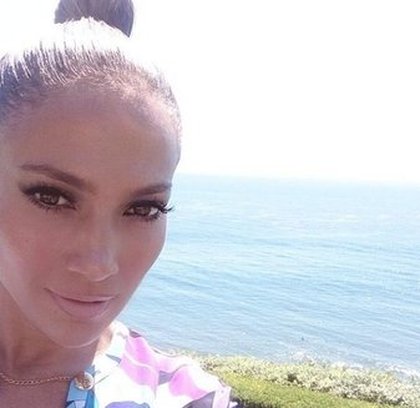 Jennifer Lopez: Beautiful day for lunch in Malibu @ Ron & Kelly Meyers w/ Attorney General Kamala Harris. Thx Donna Langley!