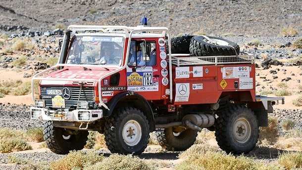 Rallye Aïcha des Gazelles du Maroc : le camion de pompiers de la team 182
