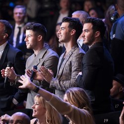 Nikos Aliagas et les Jonas Brothers - Cérémonie NRJ Music Awards 2019