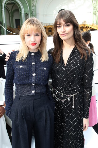 Angèle et Clara Luciani au défilé Chanel à la Fashion Week. Le 3 mars 2020 à Paris.