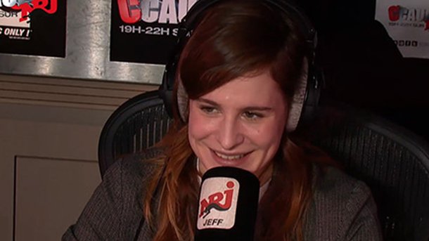 Christine And The Queens travestit l’équipe de «C’Cauet» sur NRJ!