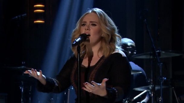 Adele: découvrez son nouveau hit «Water Under The Bridge» en live!