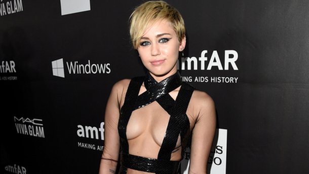 Miley Cyrus s'engage contre les violences faites aux femmes!
