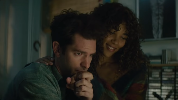 Andrew Garfield et Alexandra Shipp: leur tendre baiser dans «Tick, Tick… Boom!»
