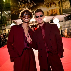 Jamie Miller et Antonio Cipriano - Le Tapis Rouge - NRJ Music Awards 2026
