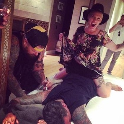 Pink : 10 ans de bonheur avec Carey Hart!