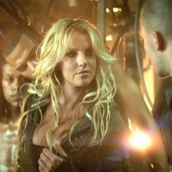 Britney Spears dans le clip de "Till the Word Ends"