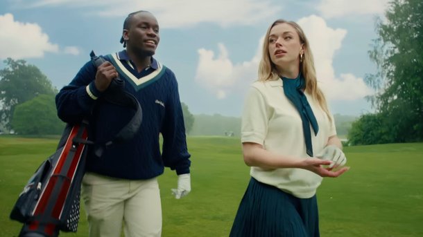 Emma et Jungeli complices dans le clip de "Juste un peu"
