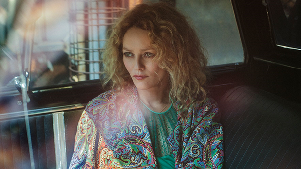 Vanessa Paradis dévoile le clip de "Vague à l'âme soeur"