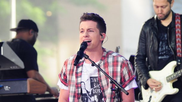 Charlie Puth défie les lois de l'apensanteur dans le clip de «How Long»