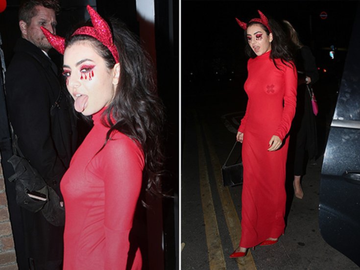 Charli XCX lors d'une soirée Halloween le 26 octobre 2016