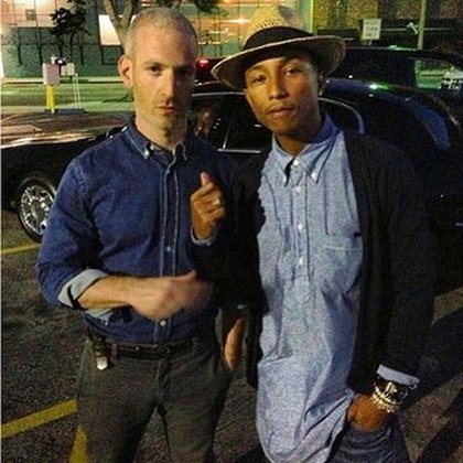 Rihanna: J'ai passé une soirée incroyable avec ces 2 mecs @melzy917 and @pharrell #STYLEDtoROCK baby!! #comingTHISFALL #designershit #ExecutiveProducerLife #itsaBajanting